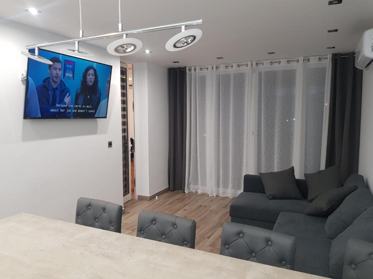Family Comfortable Apartment Arona  Esterno foto