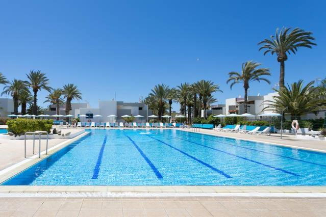 Family Comfortable Apartment Arona  Esterno foto
